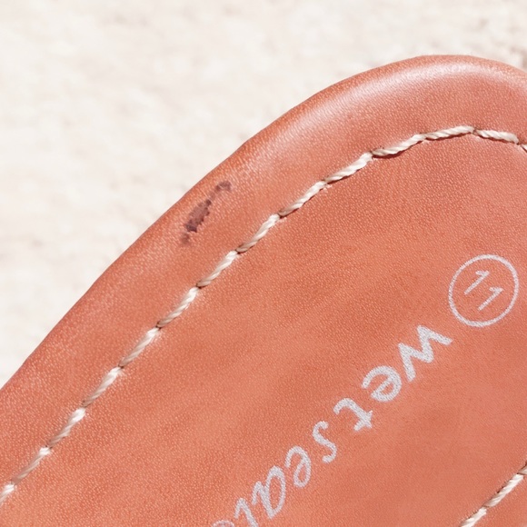 Wet Seal Gold Glitter Sandals - Picture 4 of 6